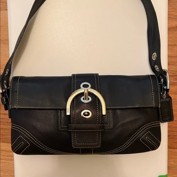 Vintage COACH Soho Flap Hamptons Baguette Shoulder Bag Handbag Black Leather Y2K